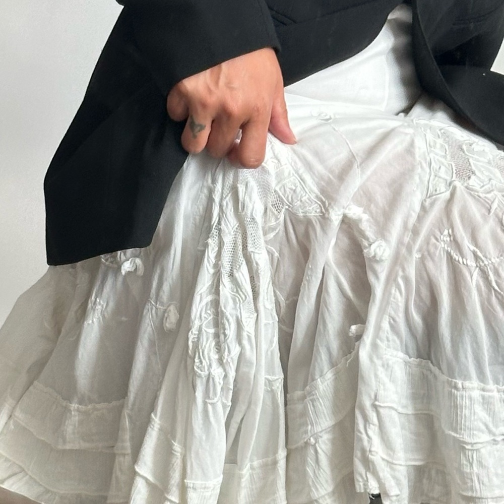 VINTAGE 90S DREAMY WHITE COTTON KNEE LENGTH SKIRT A-Line Tiered~38, US Medium - Picture 11 of 11